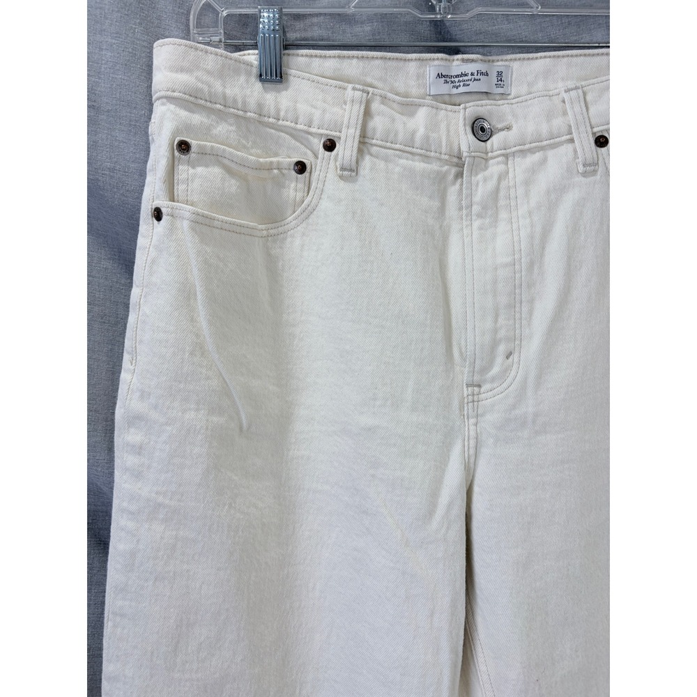 Abercrombie &‎ Fitch The 90s Relaxed Jean High Rise Cream Raw Hem 32 / 14 Short - Picture 2 of 9
